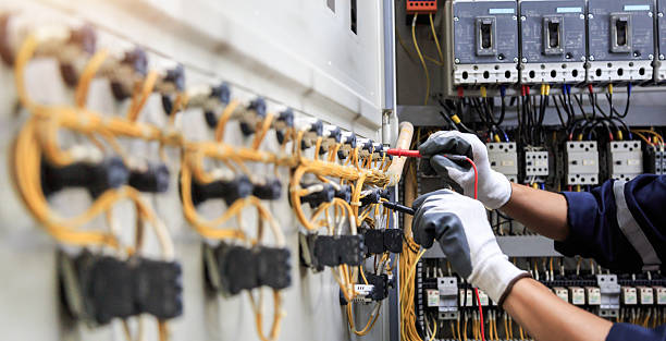 Professional Electrician technician working in Earlville, IL